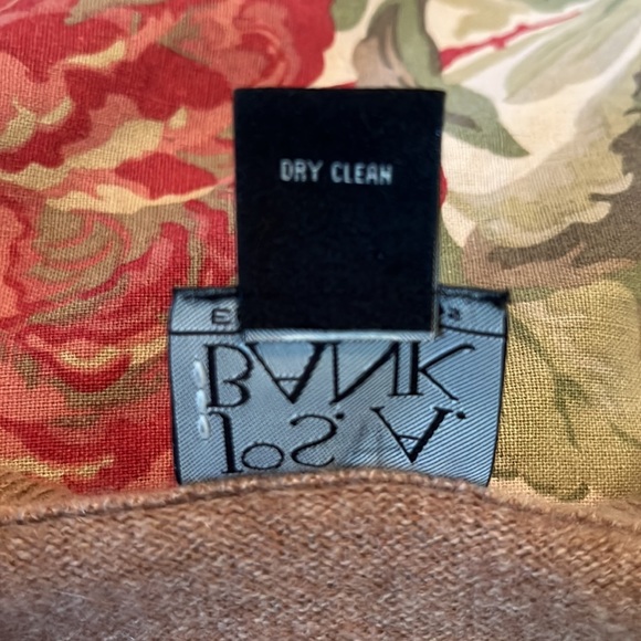 JOS A BANK Size Large V-neck Pullover Sweater Classic Khaki Tan Cashmere $198 - Picture 11 of 11